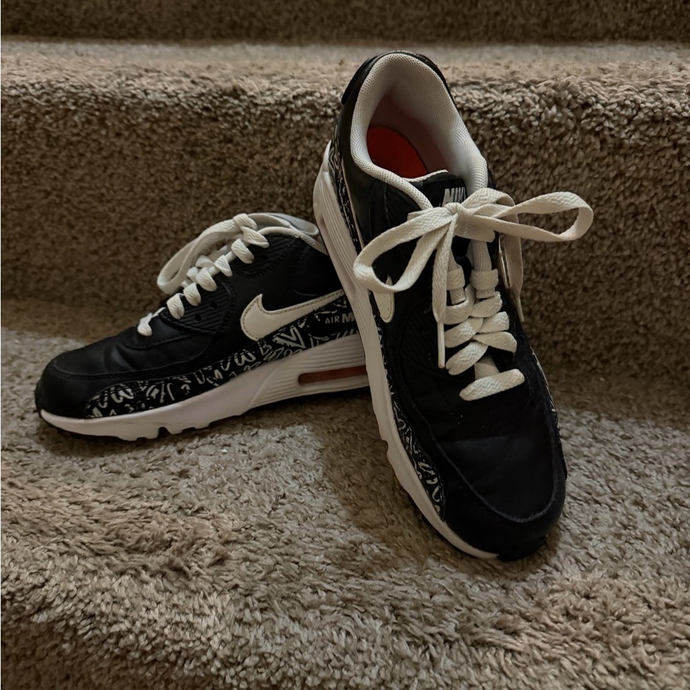 Nike Air Max 90 Sneakers Size youth 5.5Y Women 7 Black White Heart Print - Picture 2 of 10